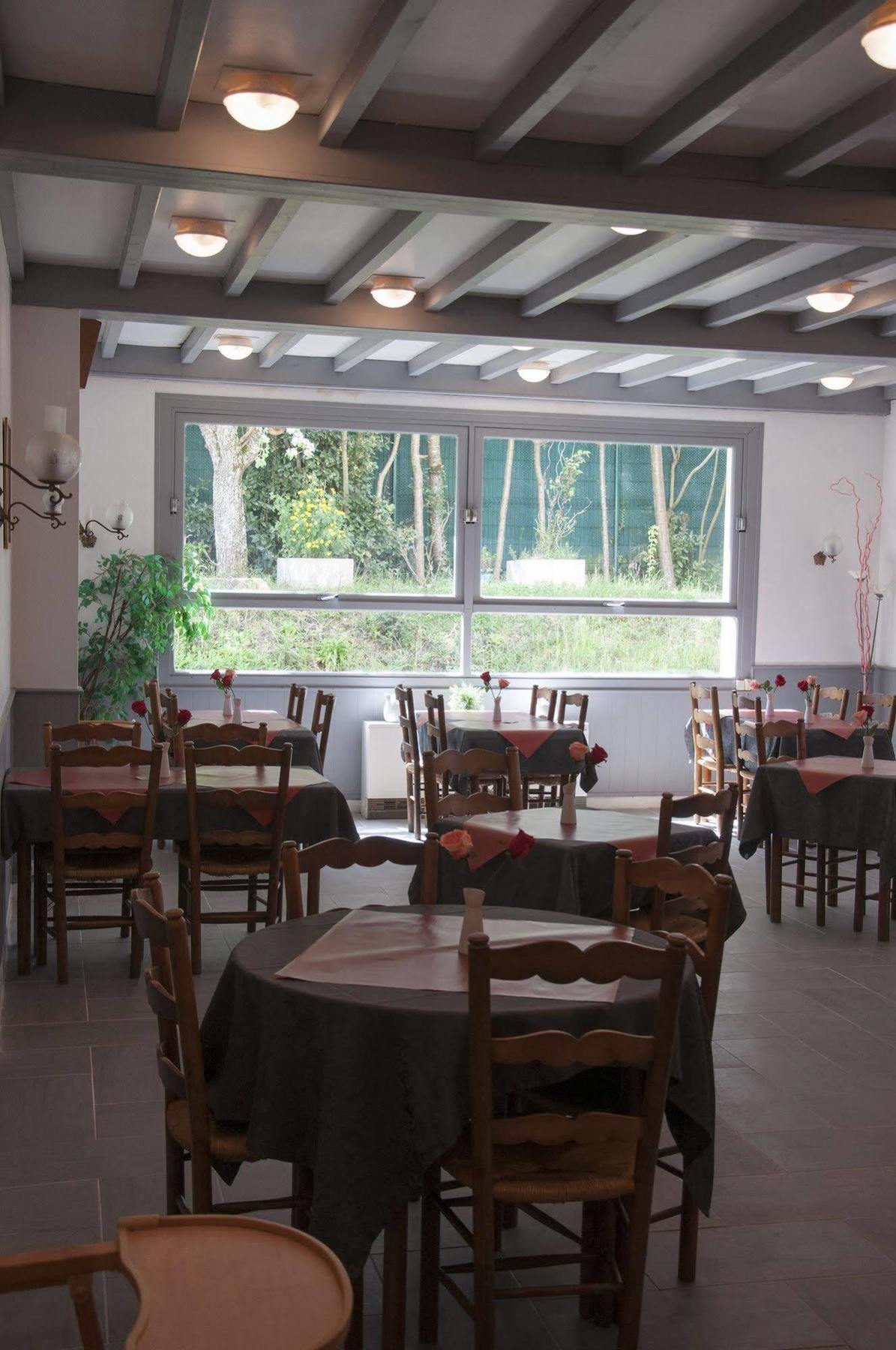 Le Pavillon Bleu Hotel Restaurant รัวย็อง ภายนอก รูปภาพ