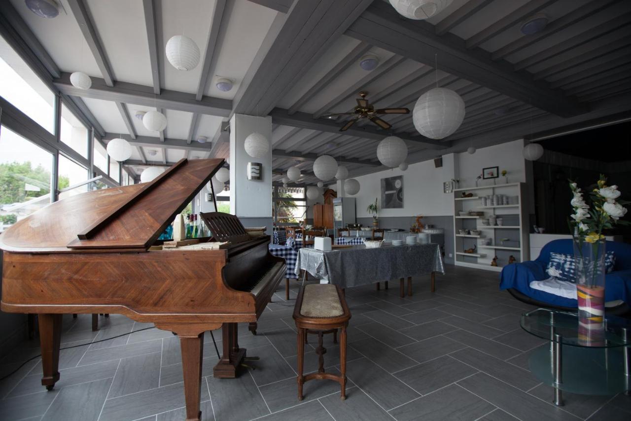 Le Pavillon Bleu Hotel Restaurant รัวย็อง ภายนอก รูปภาพ